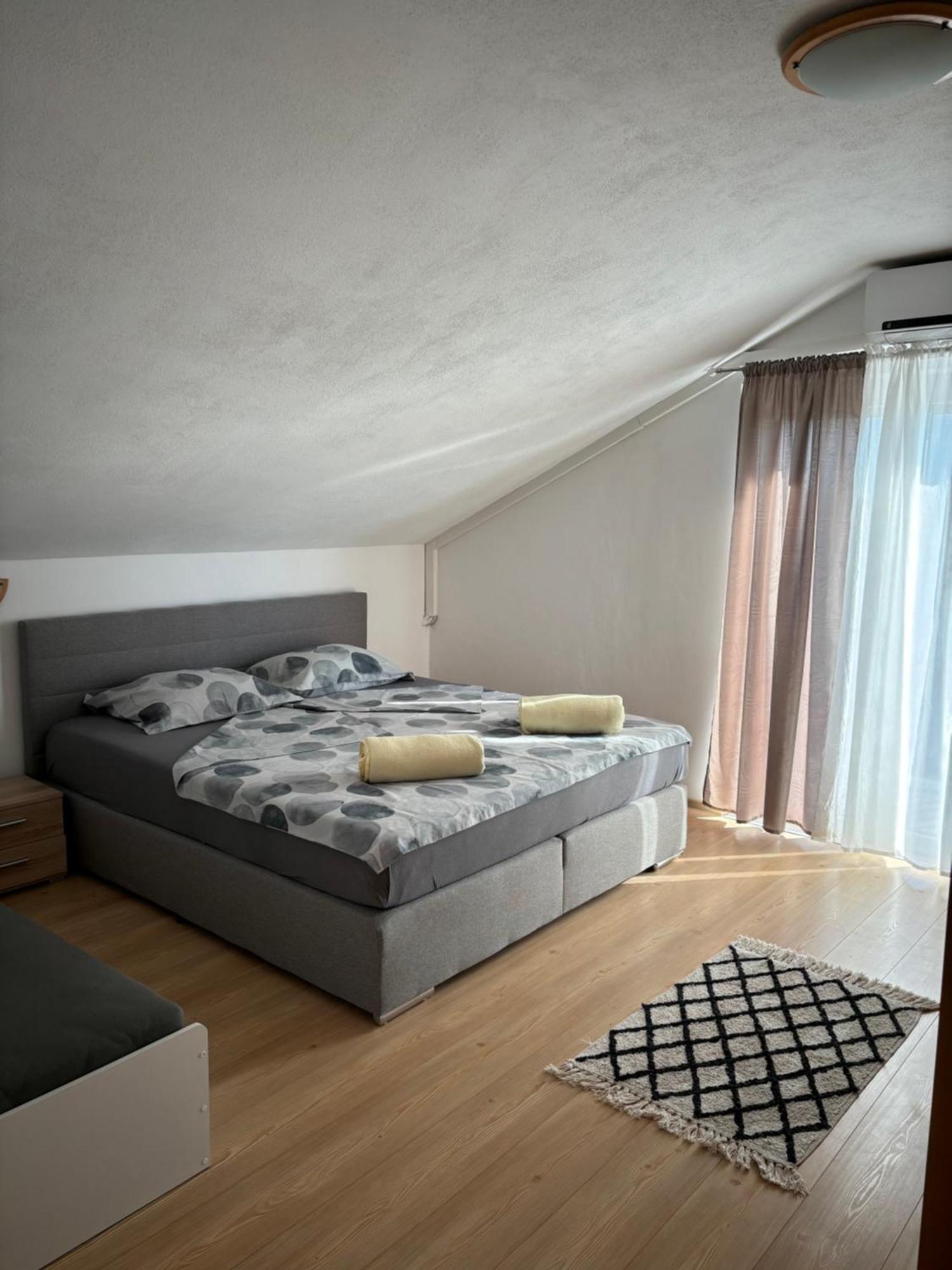 Apartments Kralj Zvonimir Jadranovo Exterior photo